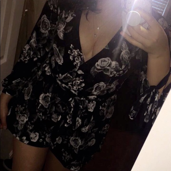 SUPER SOFT BLACK FLORAL ROMPER - Picture 4 of 4